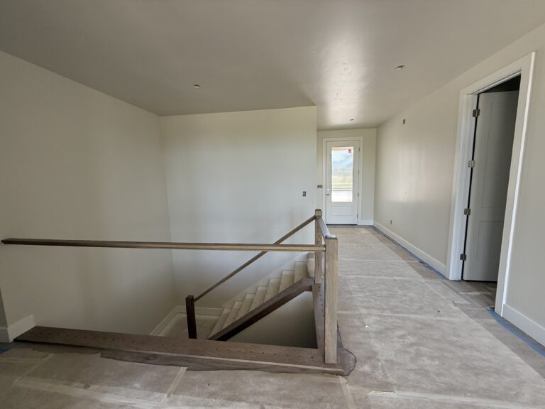 Stairs/Entry