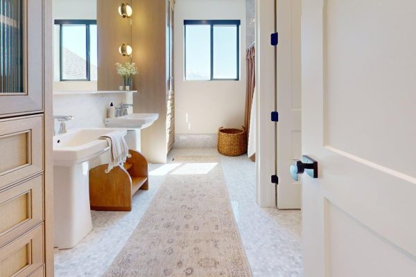 The-Christine-Mountain-Contemporary-Bathroom 1