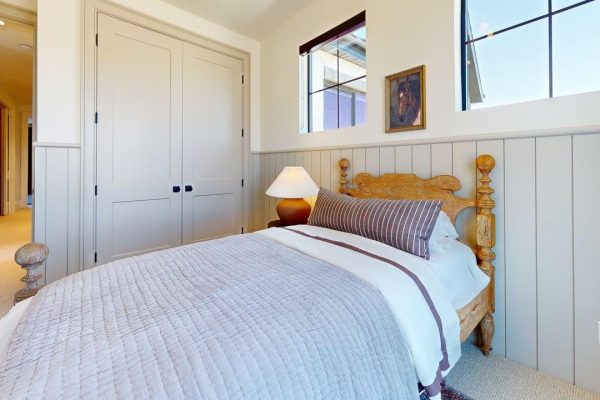 The-Christine-Mountain-Contemporary-Bedroom