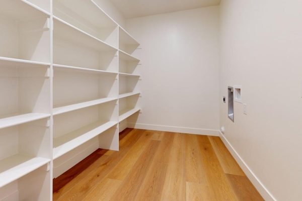 The-Christine-Mountain-Contemporary-Closet