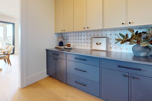 The-Christine-Mountain-Contemporary-Kitchen