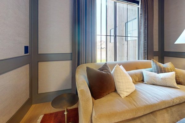 The-Christine-Mountain-Contemporary-Living-Room 2