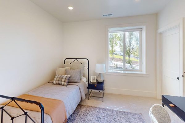 The-Elizabeth-Bedroom 11