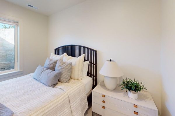 The-Elizabeth-Bedroom 3