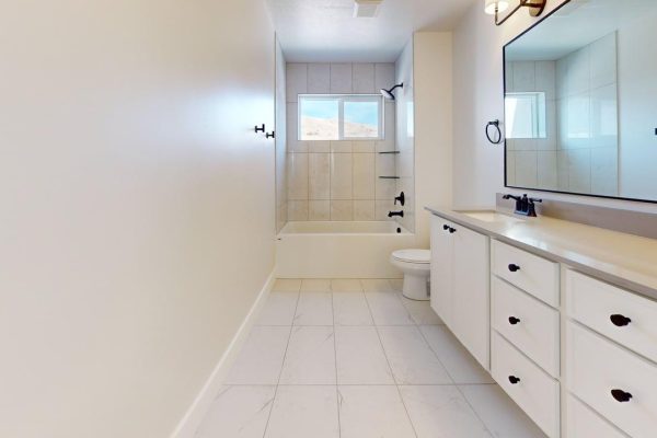 The-Kaitlyn-PV134-Bathroom 1